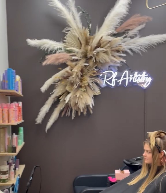 salon suite decor